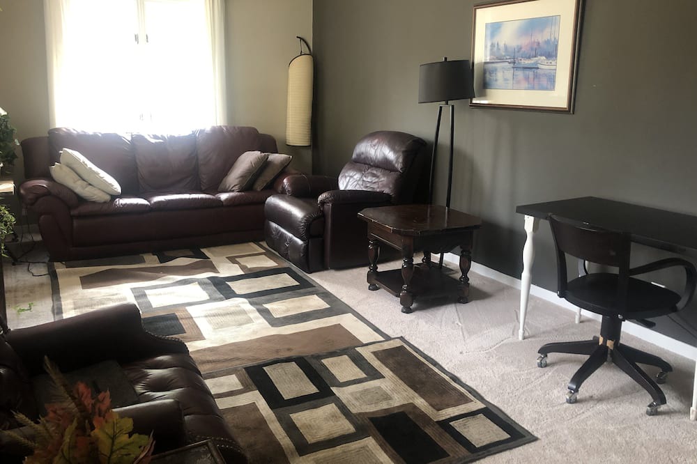 Photo of Livingroom in East Bloomington