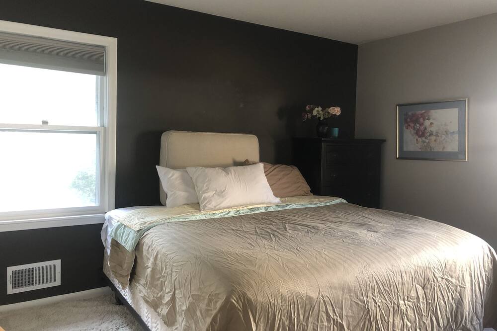 Photo of Bedroom in East Bloomington