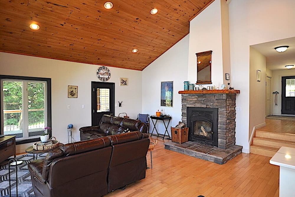 Photo of Livingroom in Irondale