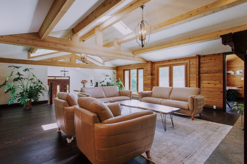 Photo of Livingroom in Caledon