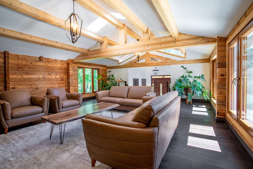 Photo of Livingroom in Caledon