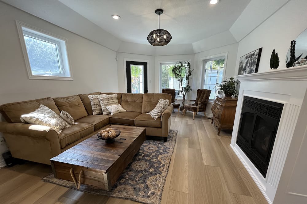 Photo of Livingroom in Port Stanley
