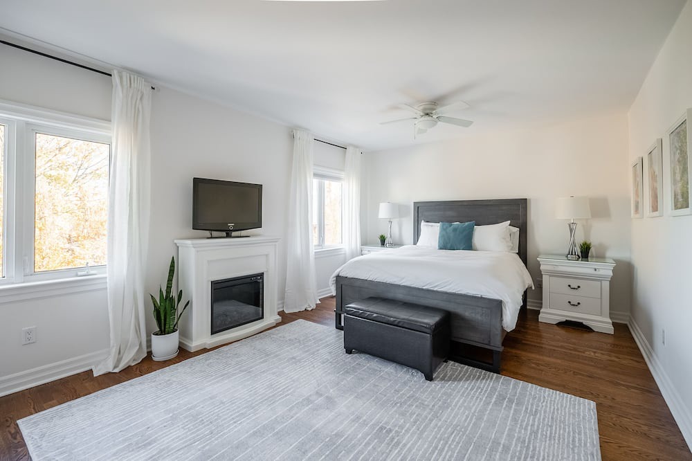 Photo of Livingroom in East York
