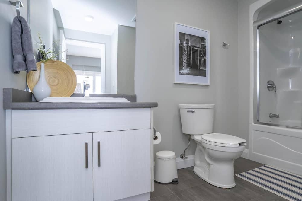 Photo of Bathroom in Long Point