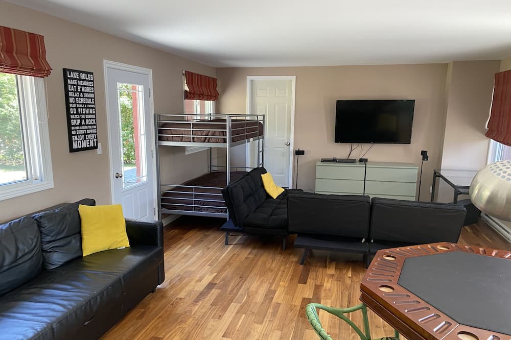 Photo of Livingroom in Leeds and the Thousand Islands