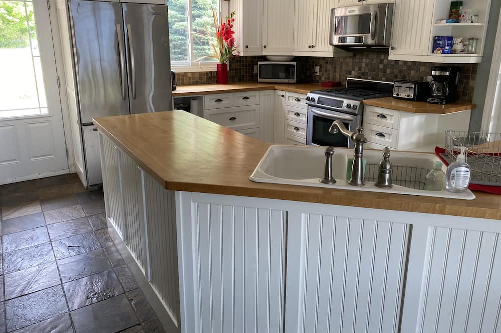 Photo of Kitchen in Leeds and the Thousand Islands