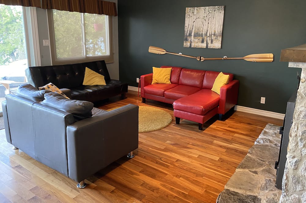 Photo of Livingroom in Leeds and the Thousand Islands