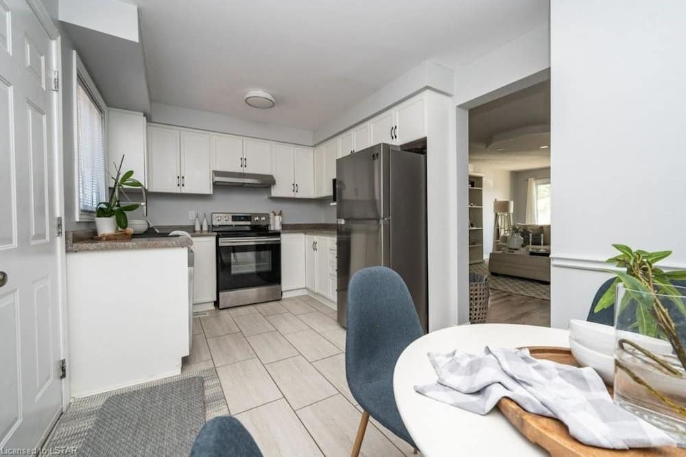 Photo of Kitchen in White Oaks