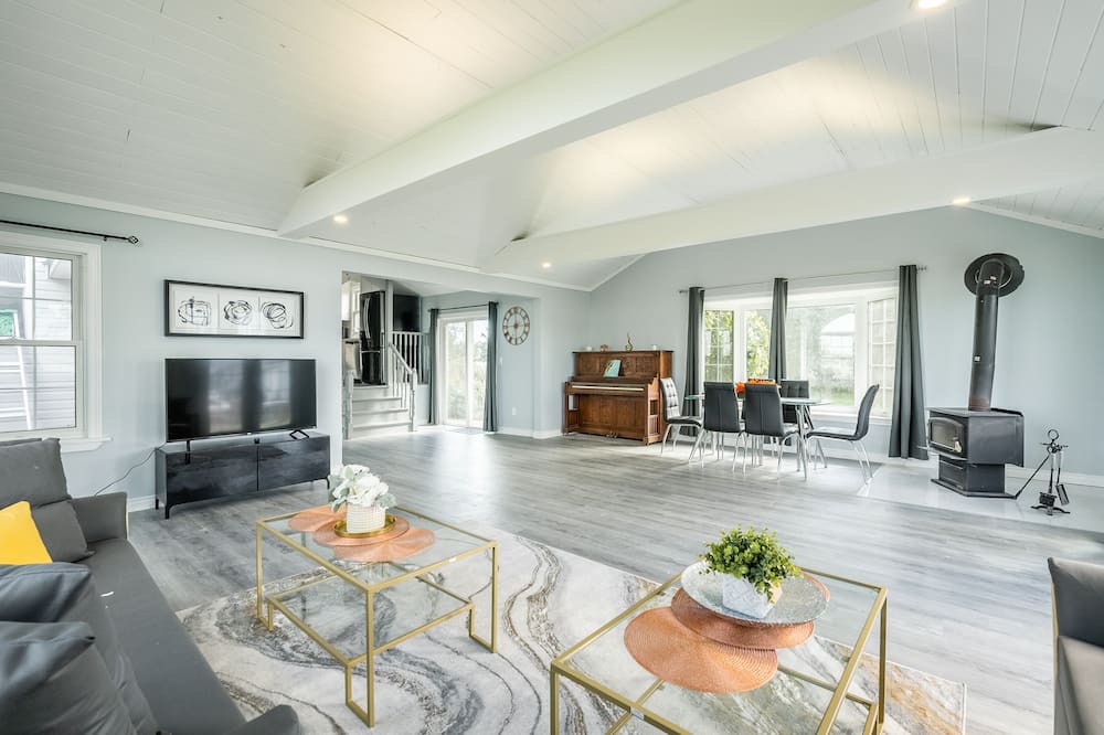 Photo of Livingroom in Dunnville