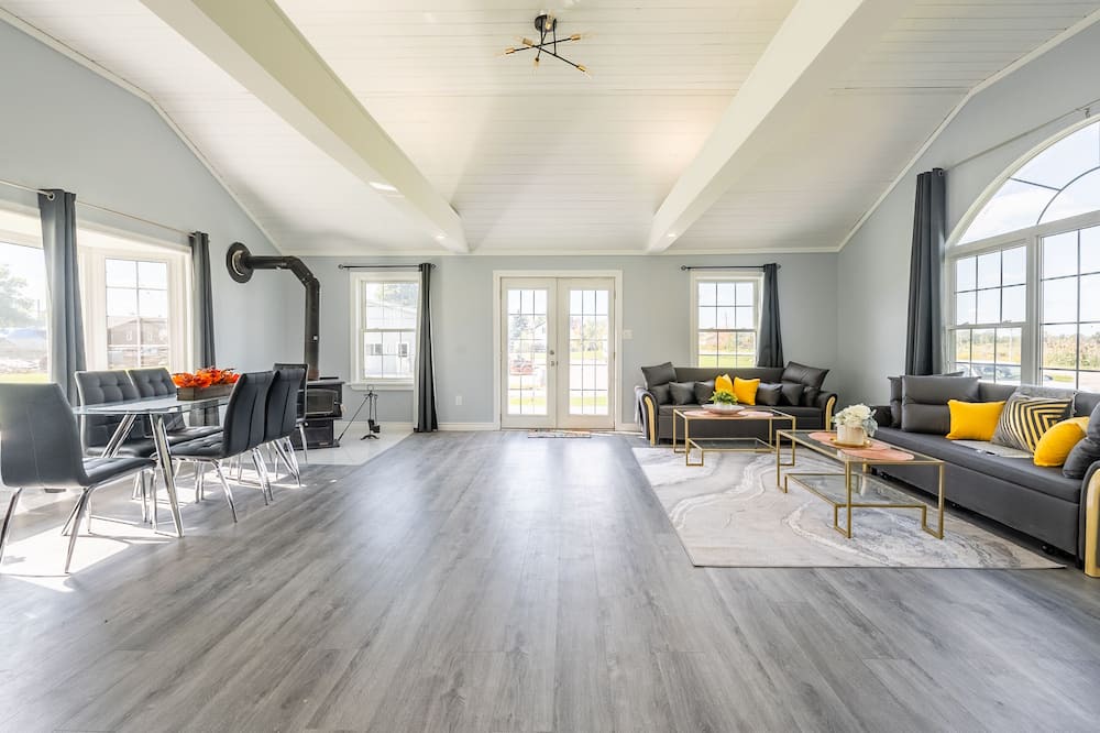 Photo of Livingroom in Dunnville