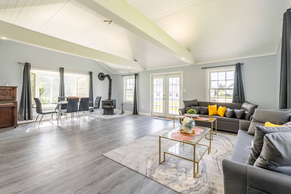 Photo of Livingroom in Dunnville