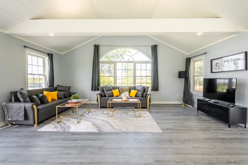 Photo of Livingroom in Dunnville