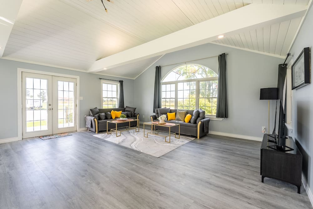 Photo of Livingroom in Dunnville