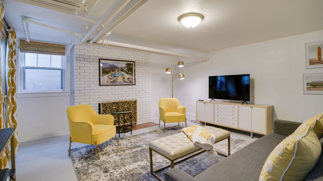 Photo of Livingroom in Lynnhurst