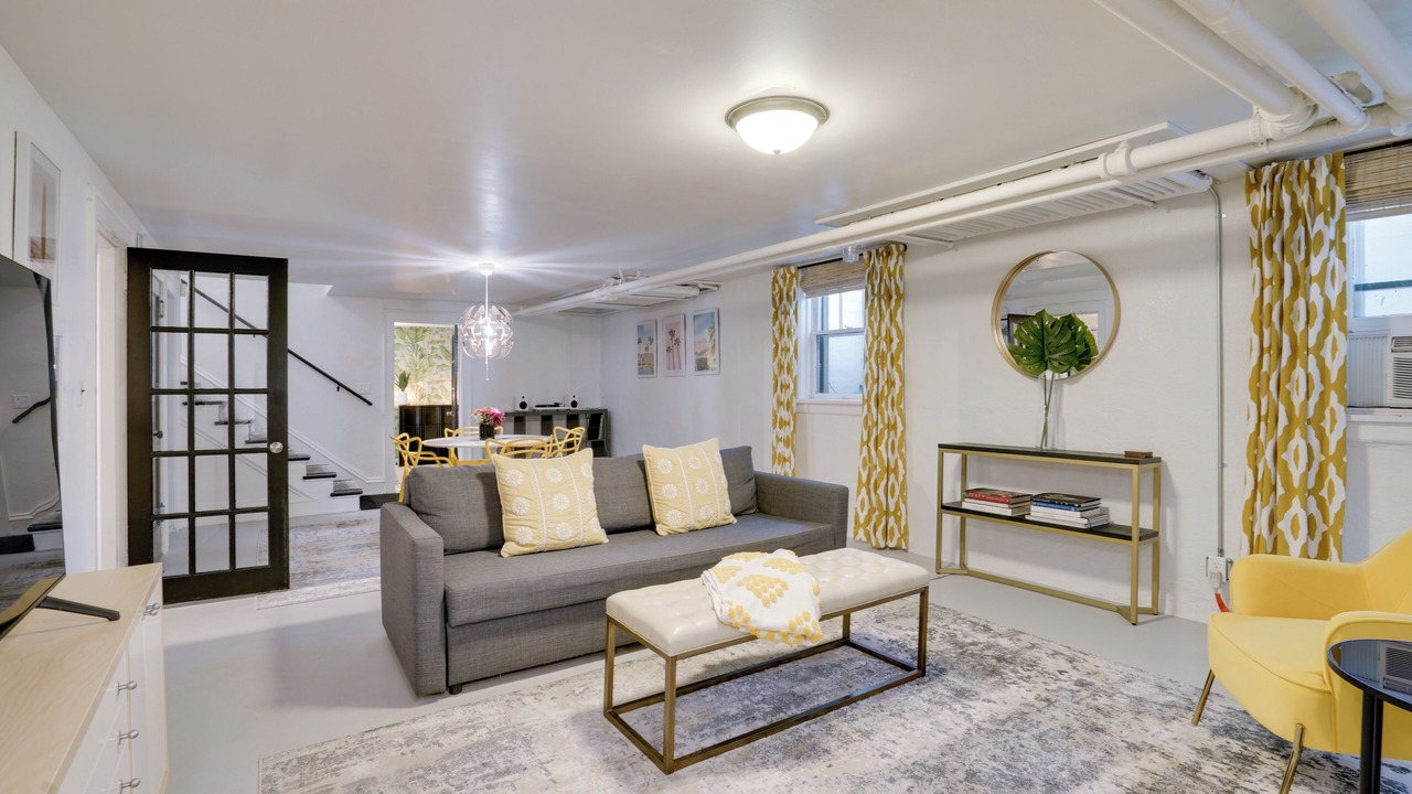 Photo of Livingroom in Lynnhurst