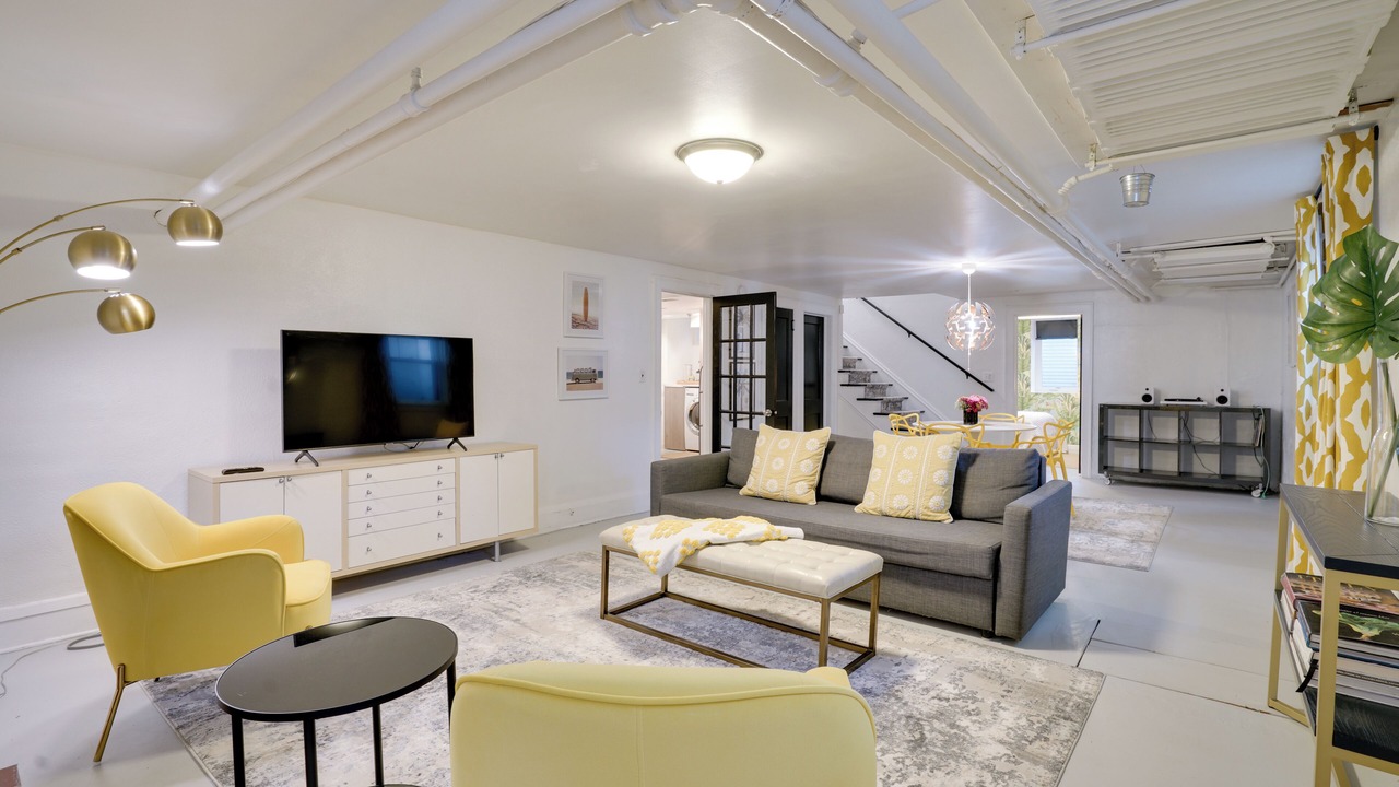Photo of Livingroom in Lynnhurst