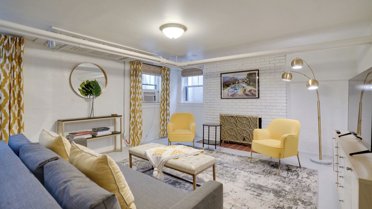 Photo of Livingroom in Lynnhurst