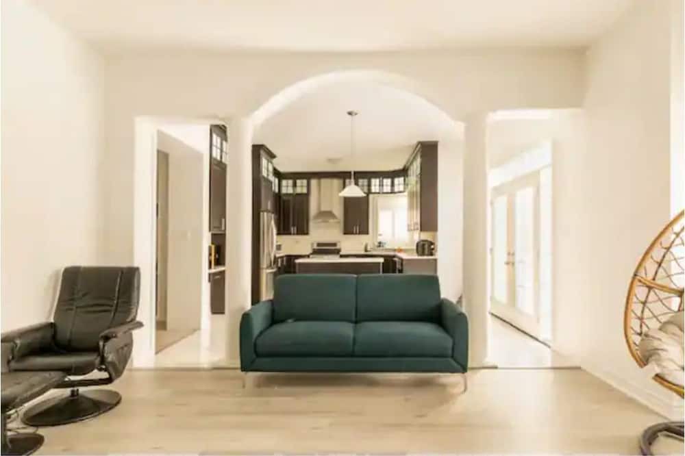 Photo of Livingroom in Durham Region