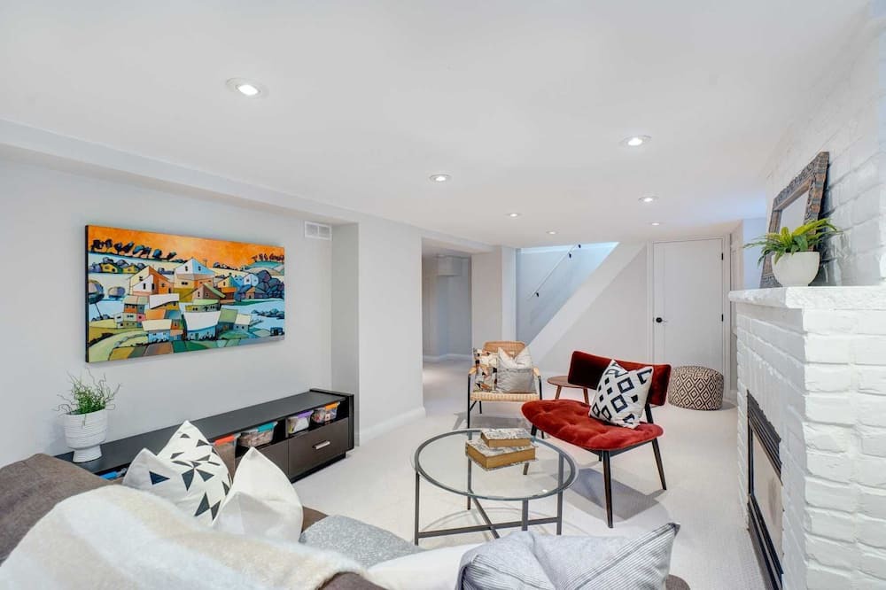Photo of Livingroom in Old East York