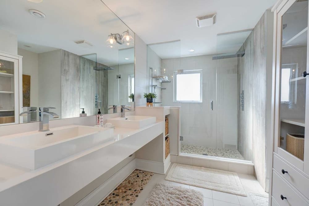 Photo of Bathroom in Old East York