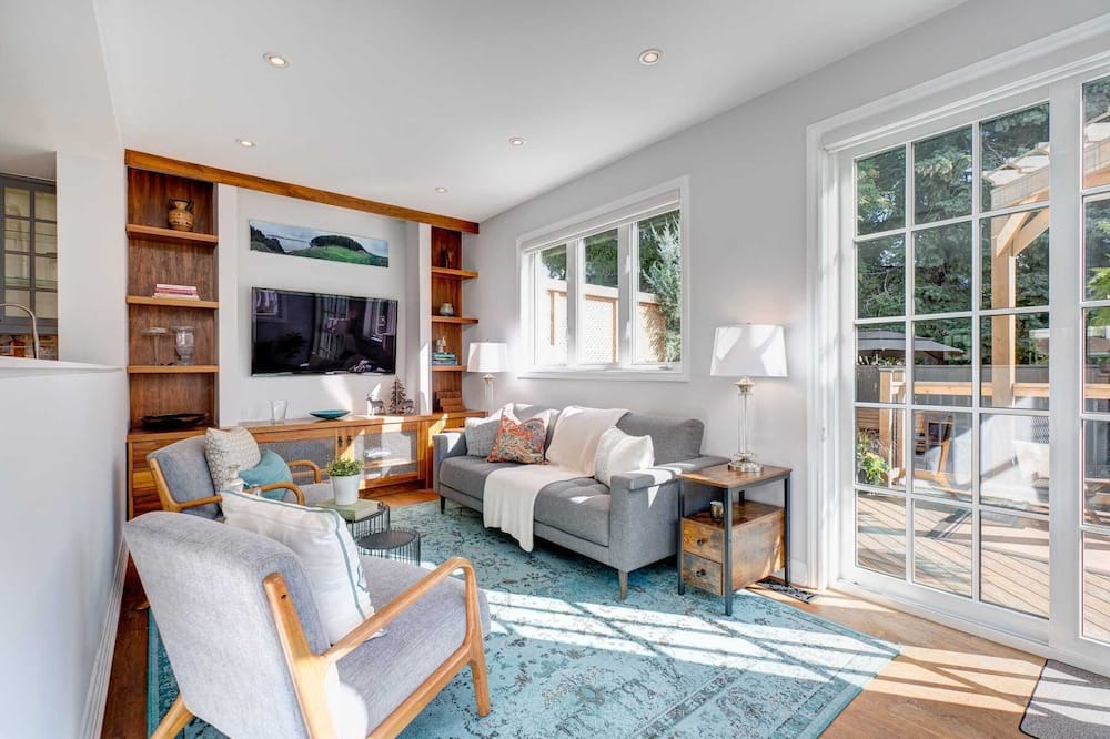 Photo of Livingroom in Old East York