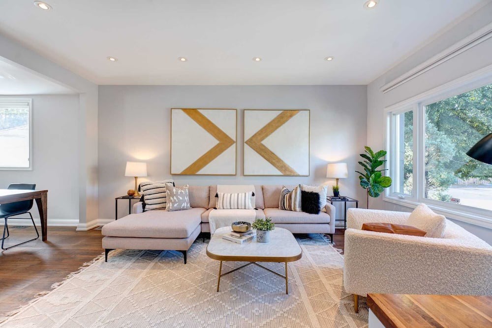 Photo of Livingroom in Old East York