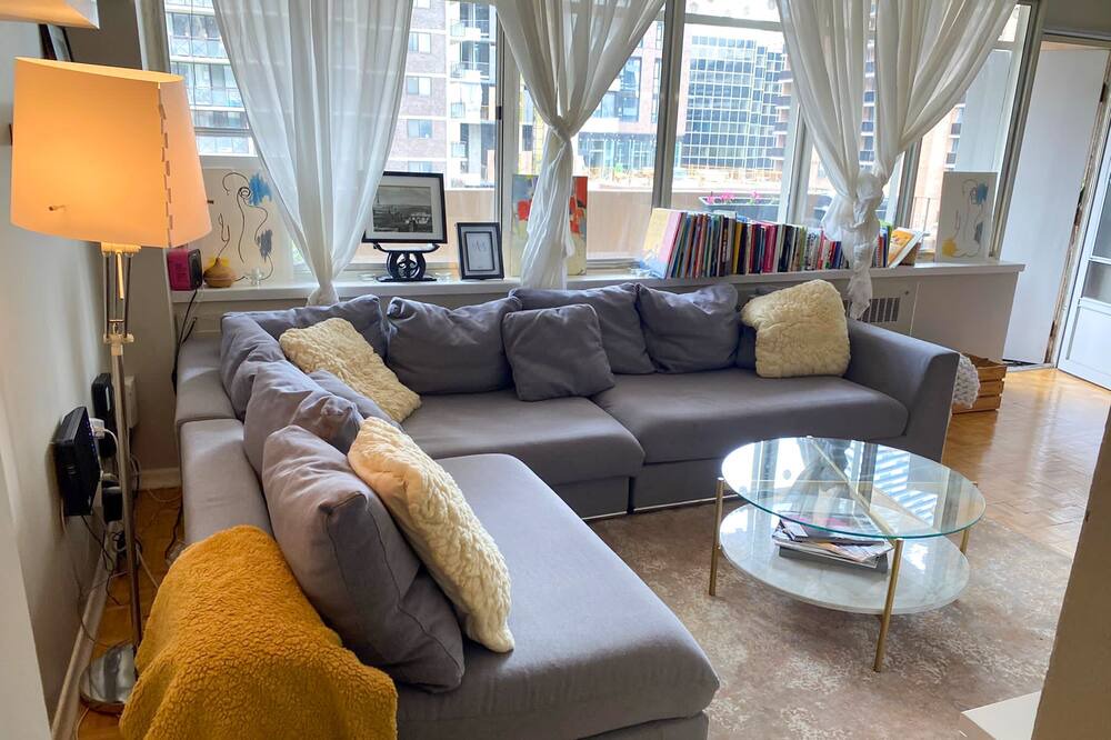 Photo of Livingroom in Yonge-Eglinton