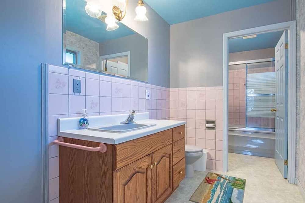 Photo of Bathroom in Addington Highlands