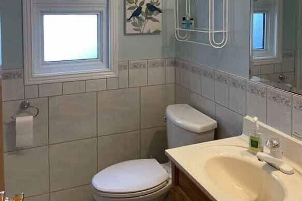 Photo of Bathroom in Addington Highlands