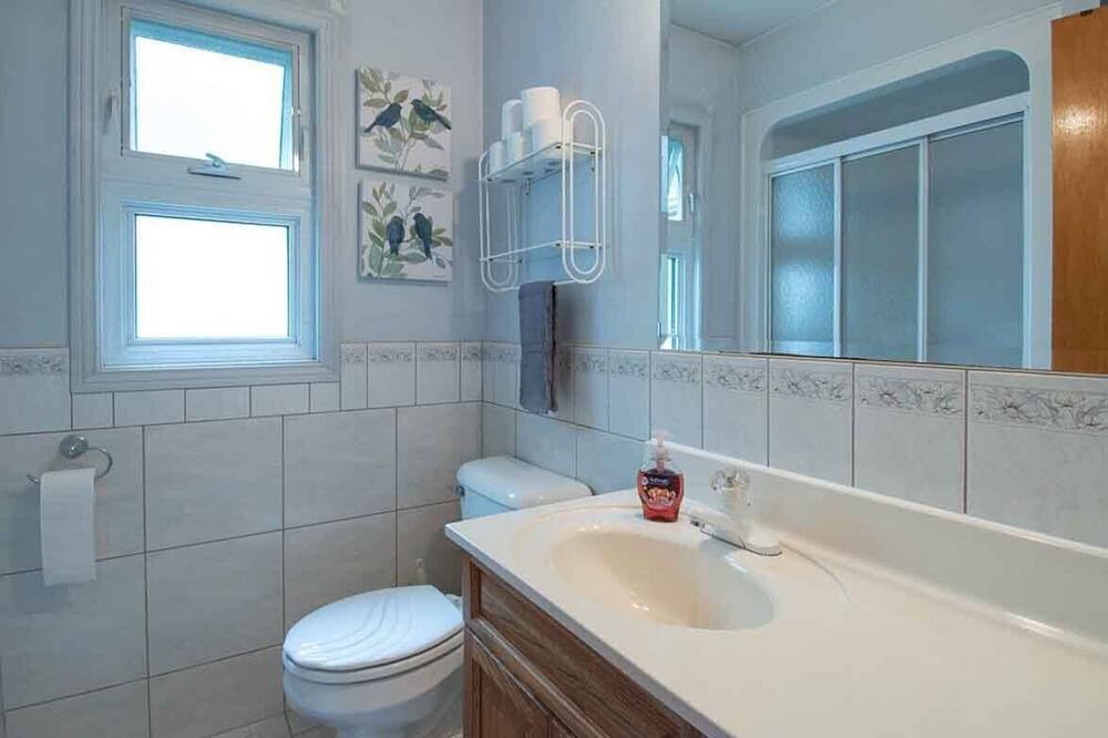Photo of Bathroom in Addington Highlands