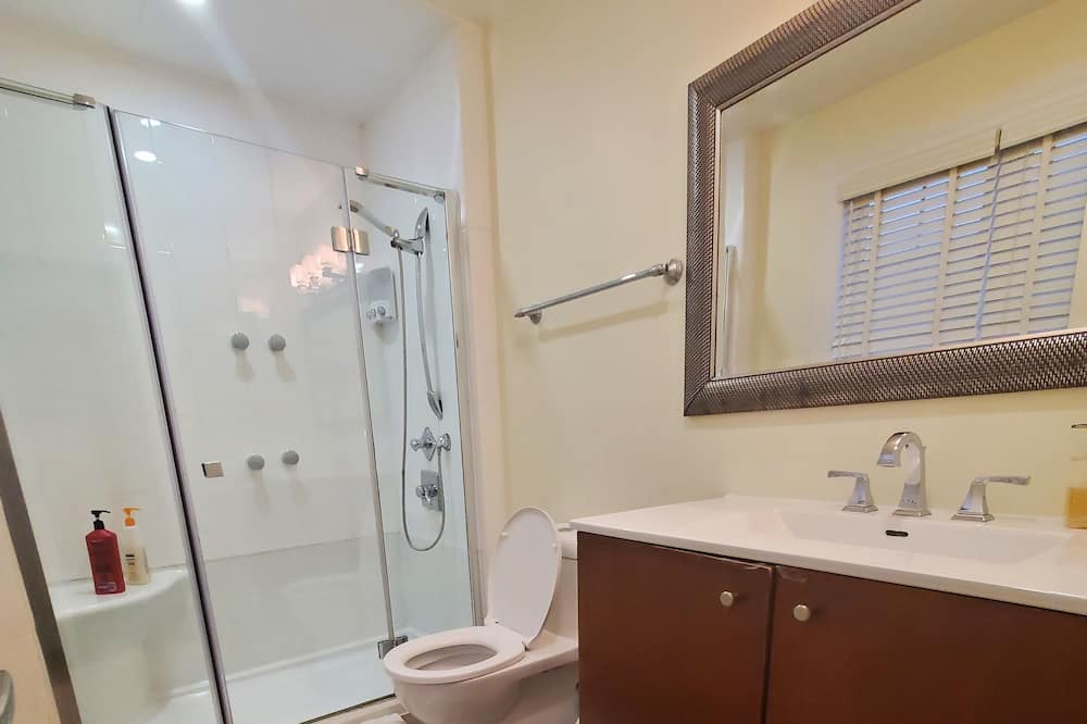 Photo of Bathroom in Stoney Creek