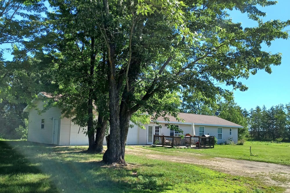 Photo of Outdoor in Akeley