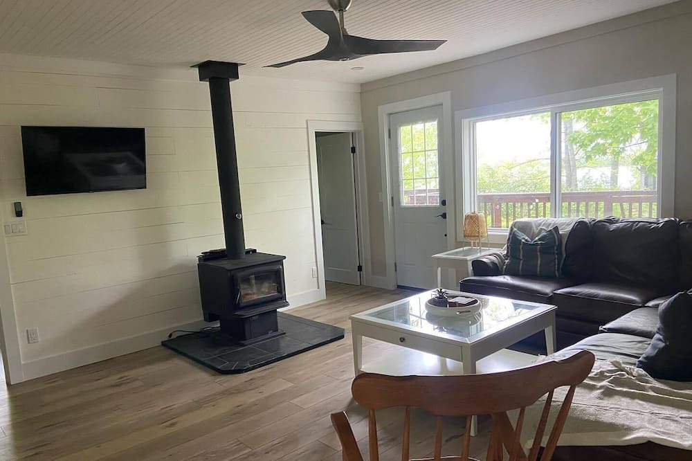 Photo of Livingroom in North Kawartha