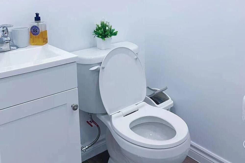 Photo of Bathroom in Asphodel-Norwood