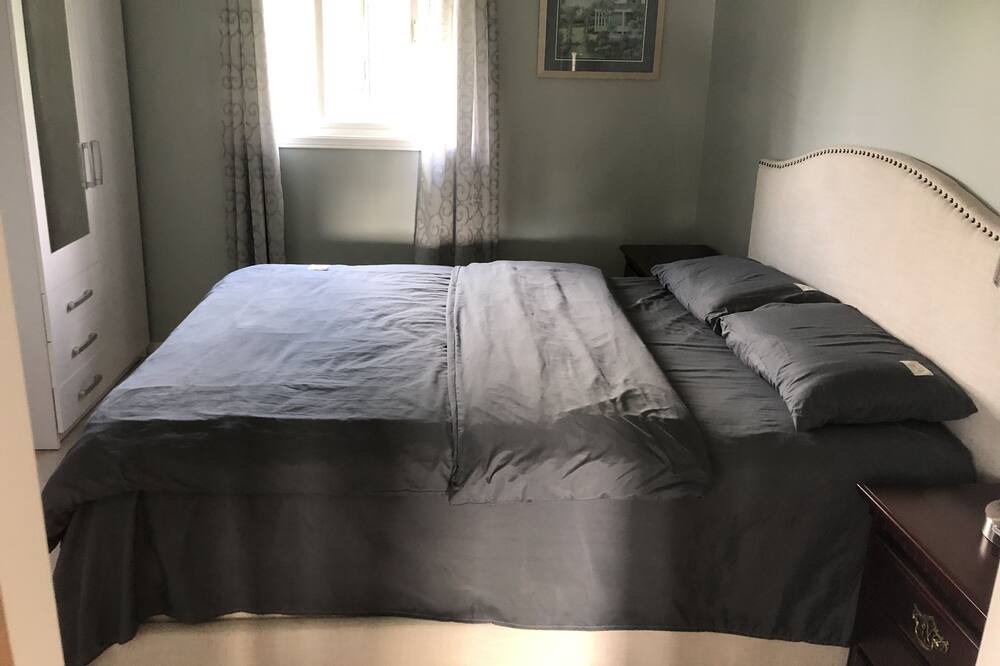 Photo of Bedroom in Asphodel-Norwood