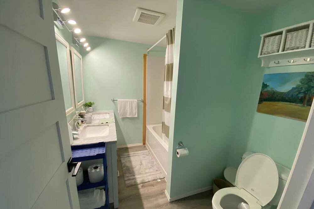 Photo of Bathroom in Asphodel-Norwood