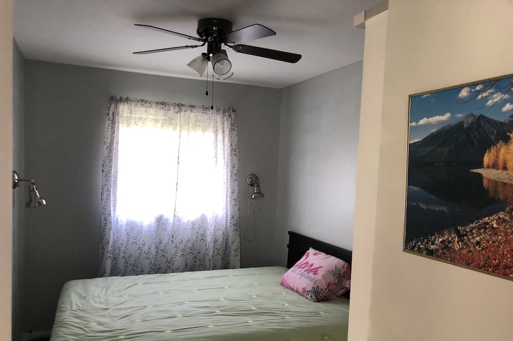 Photo of Bedroom in Asphodel-Norwood