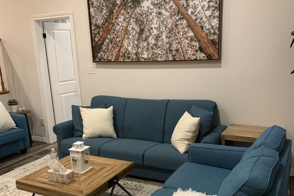 Photo of Livingroom in Kawartha Lakes