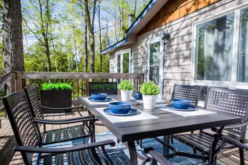 Photo of Patio Balcony in Algonquin Highlands