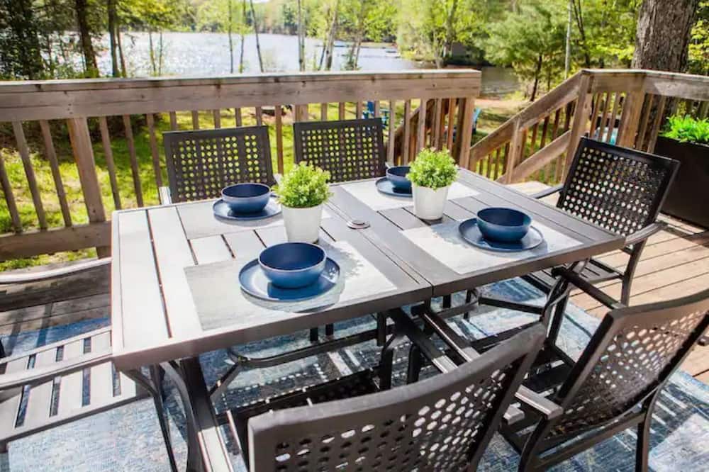 Photo of Patio Balcony in Algonquin Highlands