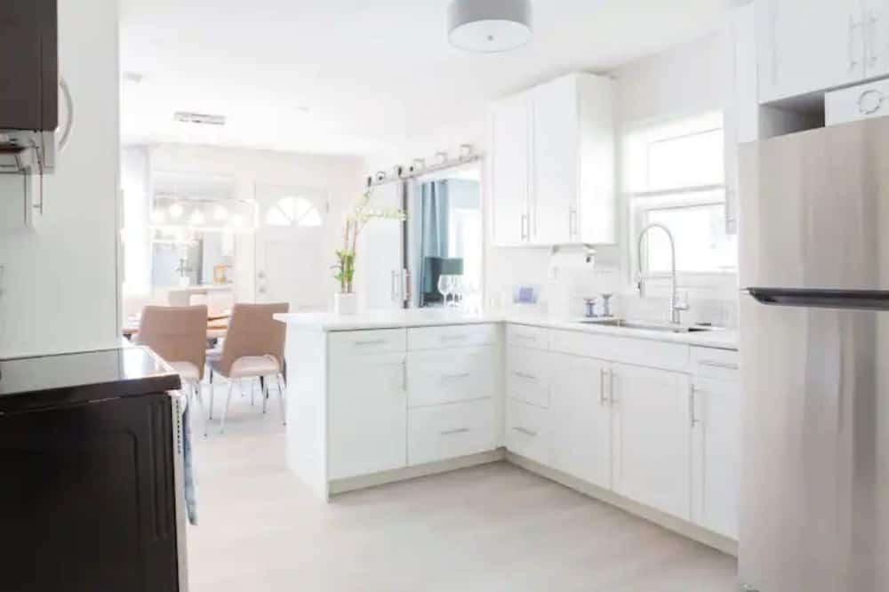 Photo of Kitchen in Algonquin Highlands