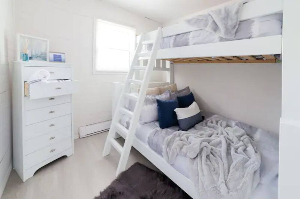 Photo of Bedroom in Algonquin Highlands