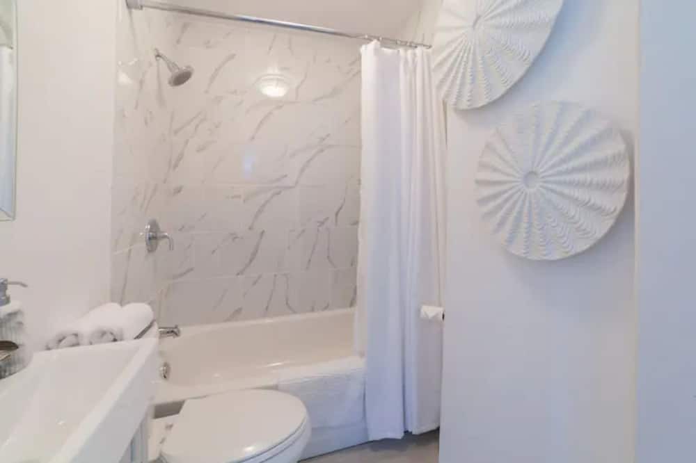 Photo of Bathroom in Algonquin Highlands