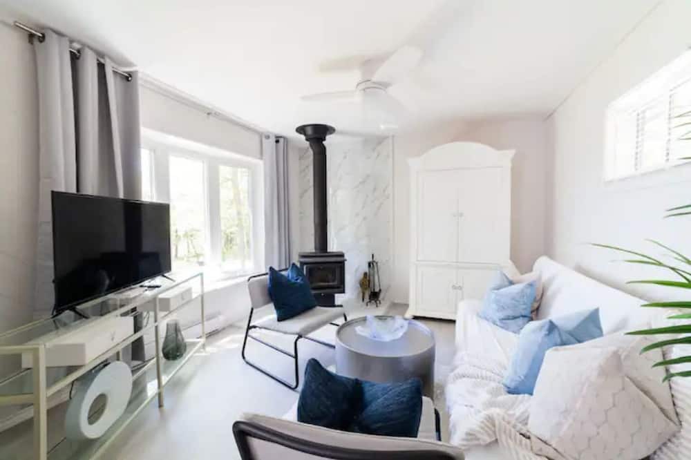 Photo of Livingroom in Algonquin Highlands