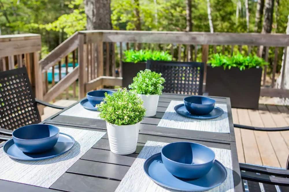 Photo of Patio Balcony in Algonquin Highlands