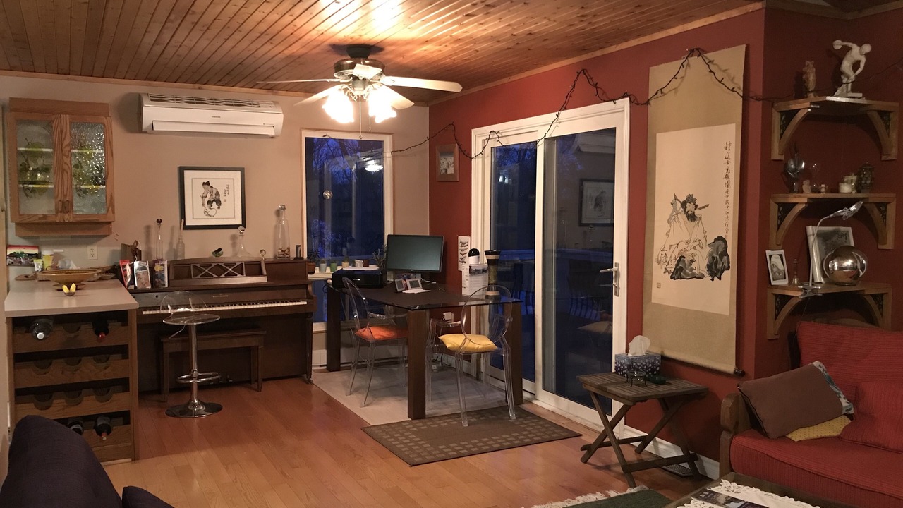 Photo of Livingroom in Central Frontenac