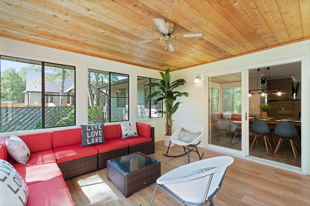 Photo of Livingroom in Kettle Point 44
