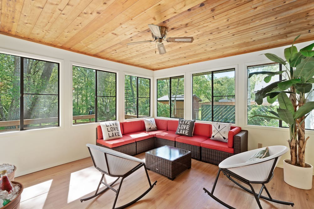 Photo of Livingroom in Kettle Point 44