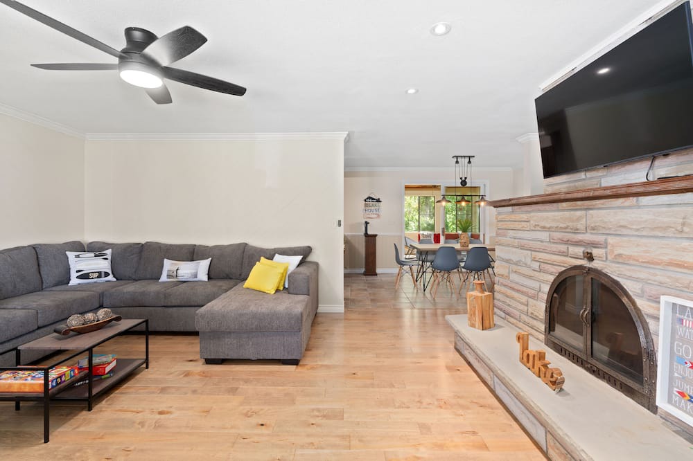 Photo of Livingroom in Kettle Point 44