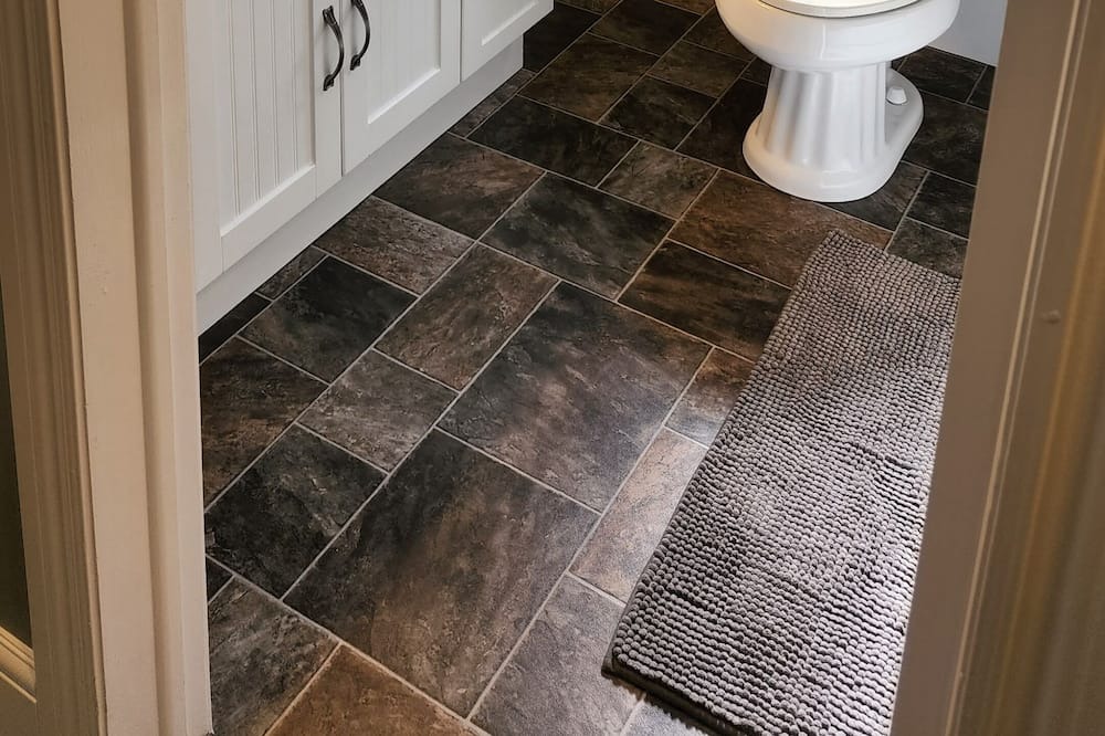 Photo of Bathroom in Front of Yonge